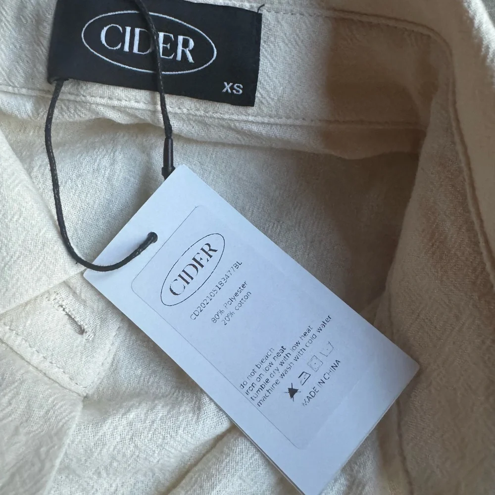 NWT Cider Button Down Crop Top‎